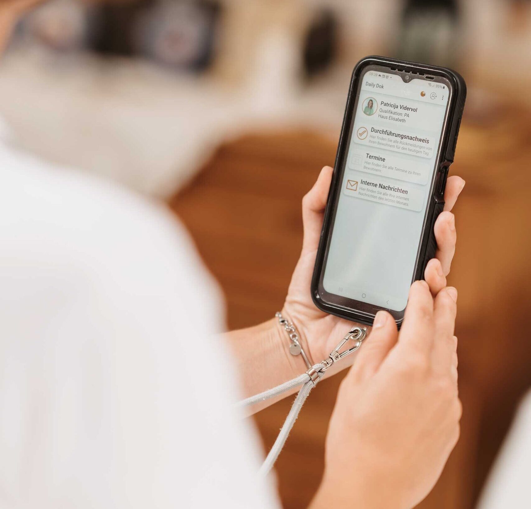 Smartphone-Nutzung für schnelles Erfassen von Daten.